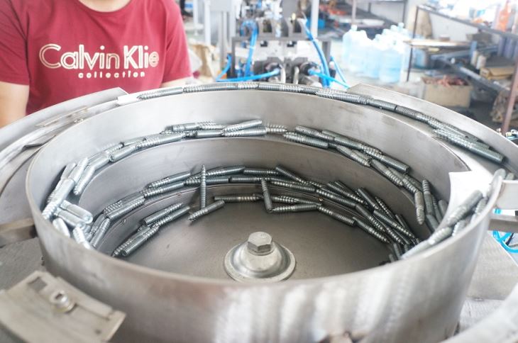 Vibrating Bowl For Screw